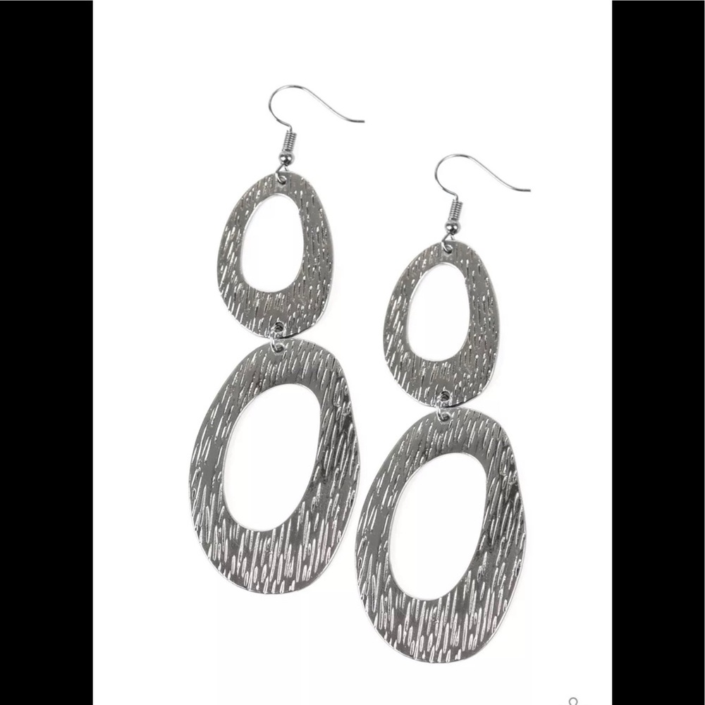 I’ve Sheen it all Earrings Black